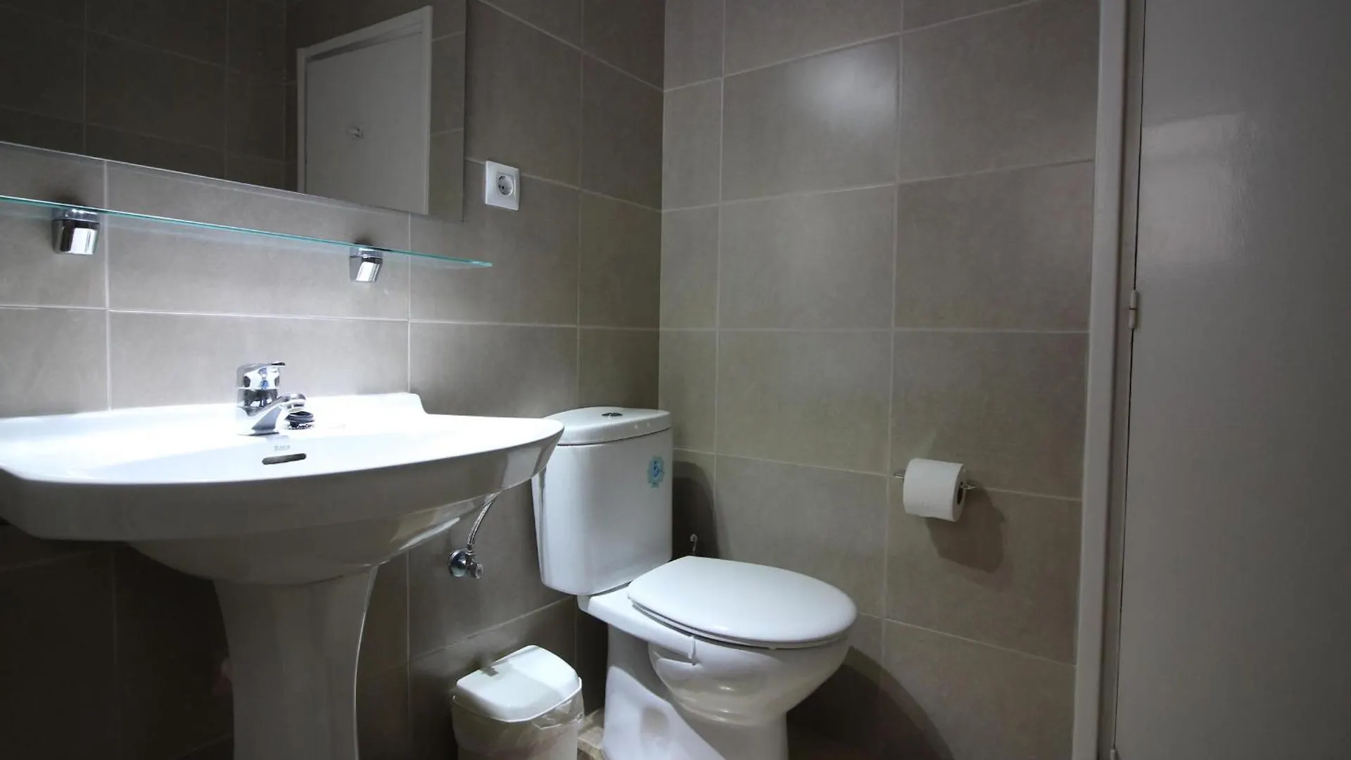 Apartamento Centrico En Roses, A 300M De La Playa, Con Terraza Solarium Y Wifi. - Es-228-97 Roses