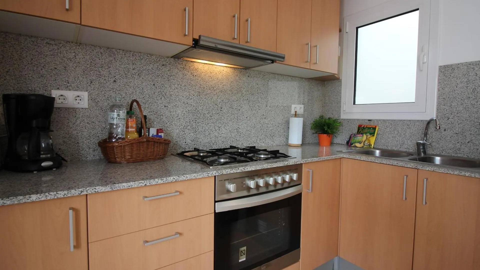 Apartamento Centrico En Roses, A 300M De La Playa, Con Terraza Solarium Y Wifi. - Es-228-97 0*, Roses