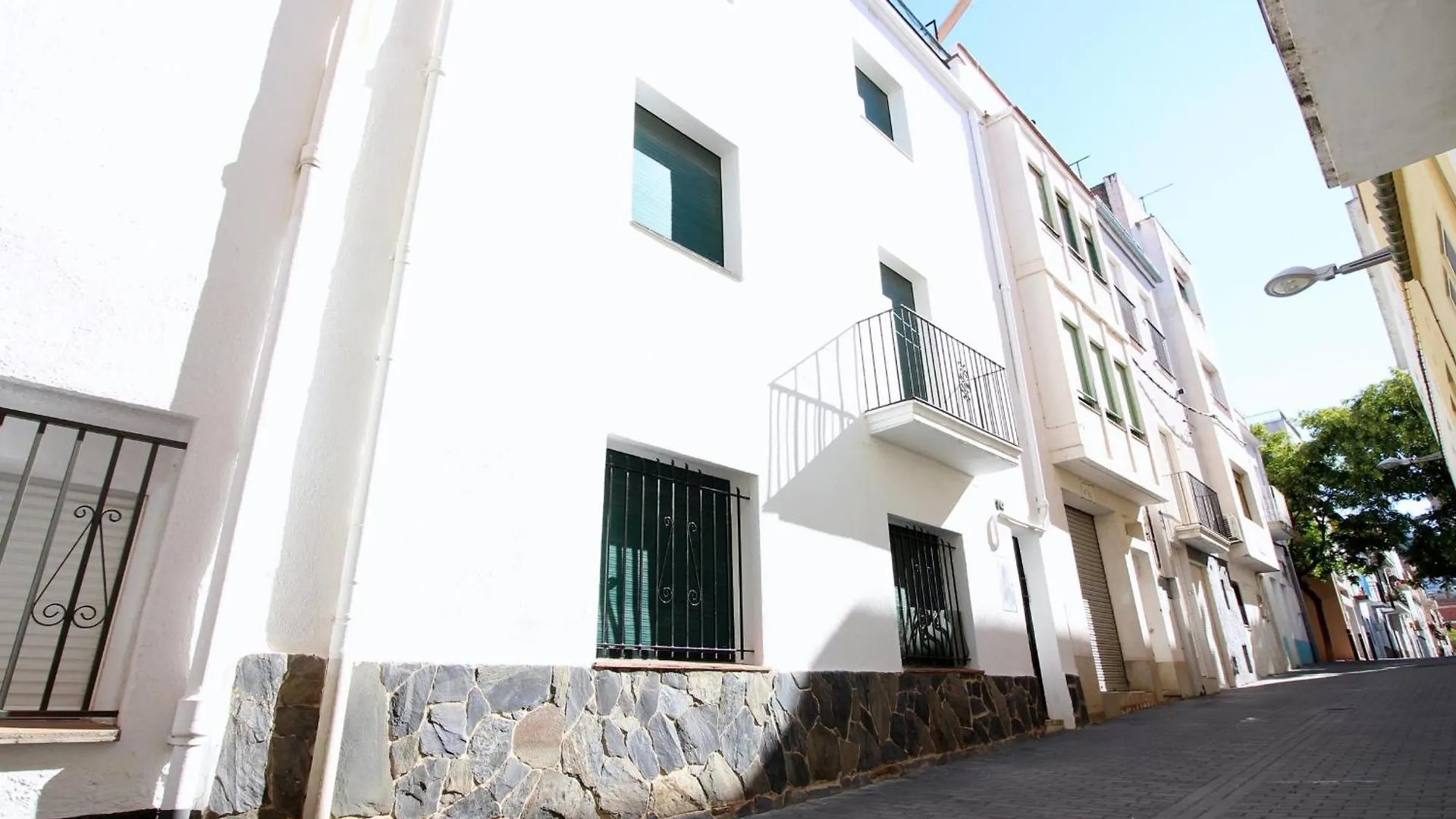 Apartamento Centrico En Roses, A 300M De La Playa, Con Terraza Solarium Y Wifi. - Es-228-97